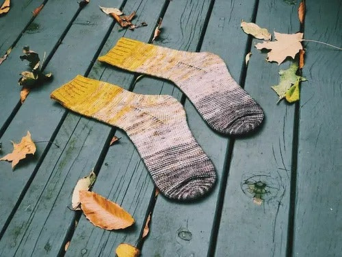 Pom-pom Quarter Socks Knitting Pattern